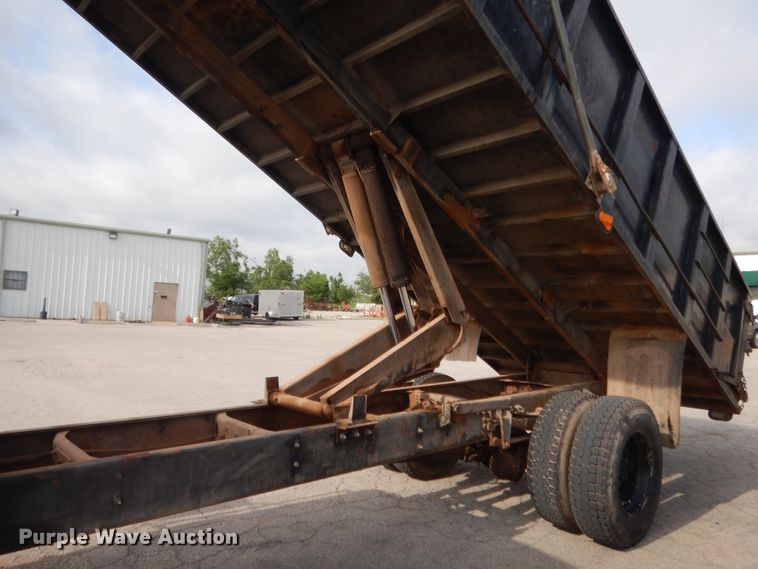 image for item IP9871 1999 Freightliner F70  dump truck