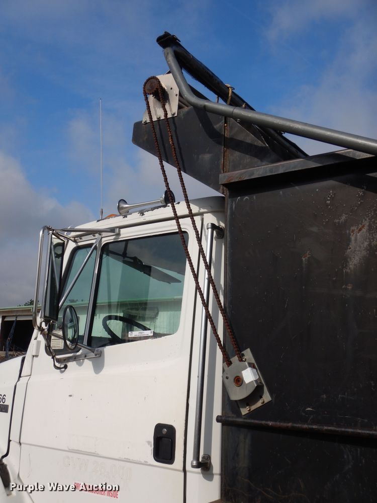 image for item IP9871 1999 Freightliner F70  dump truck