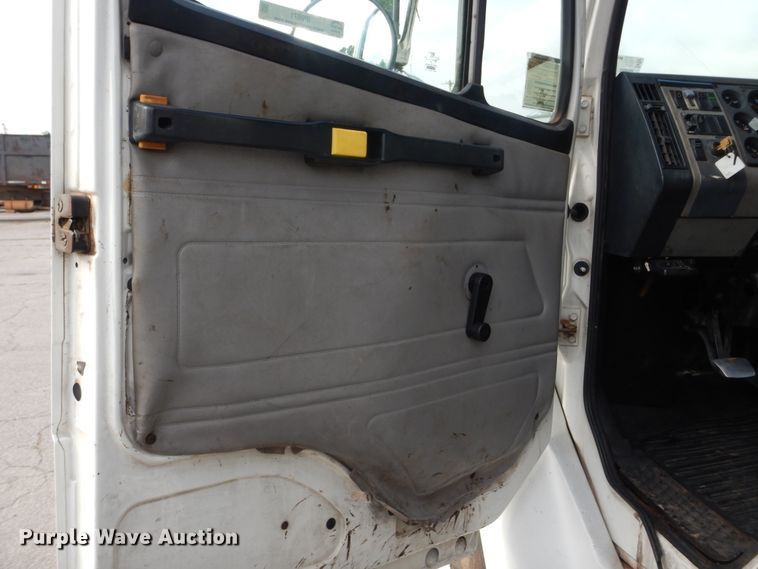 image for item IP9871 1999 Freightliner F70  dump truck