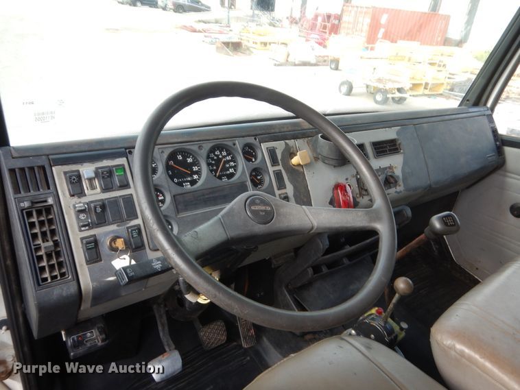 image for item IP9871 1999 Freightliner F70  dump truck