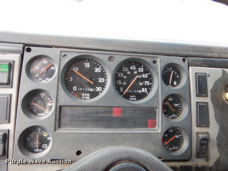 image for item IP9871 1999 Freightliner F70  dump truck