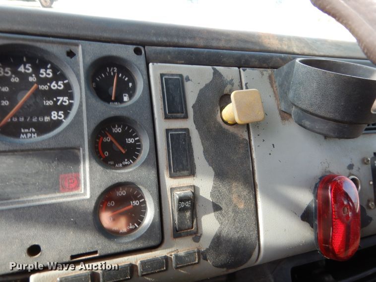 image for item IP9871 1999 Freightliner F70  dump truck