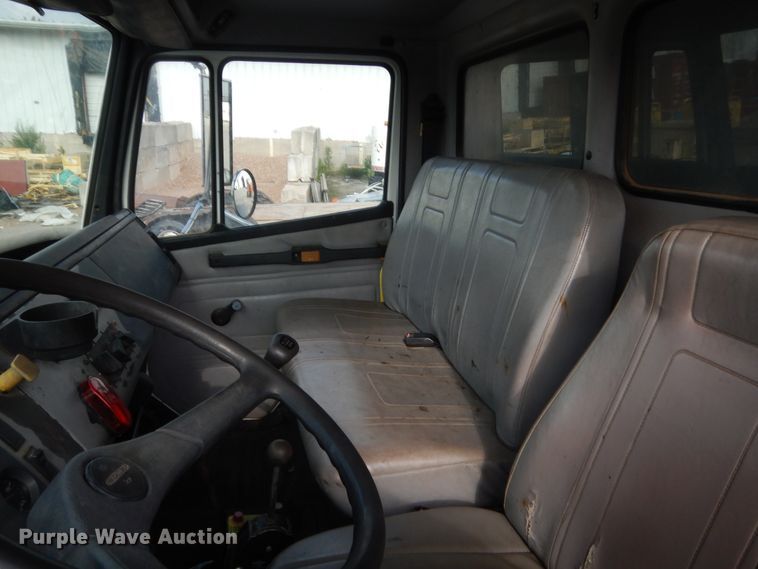 image for item IP9871 1999 Freightliner F70  dump truck