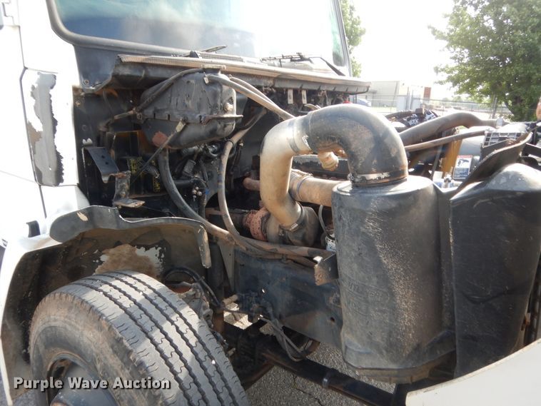 image for item IP9871 1999 Freightliner F70  dump truck