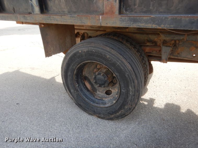 image for item IP9871 1999 Freightliner F70  dump truck