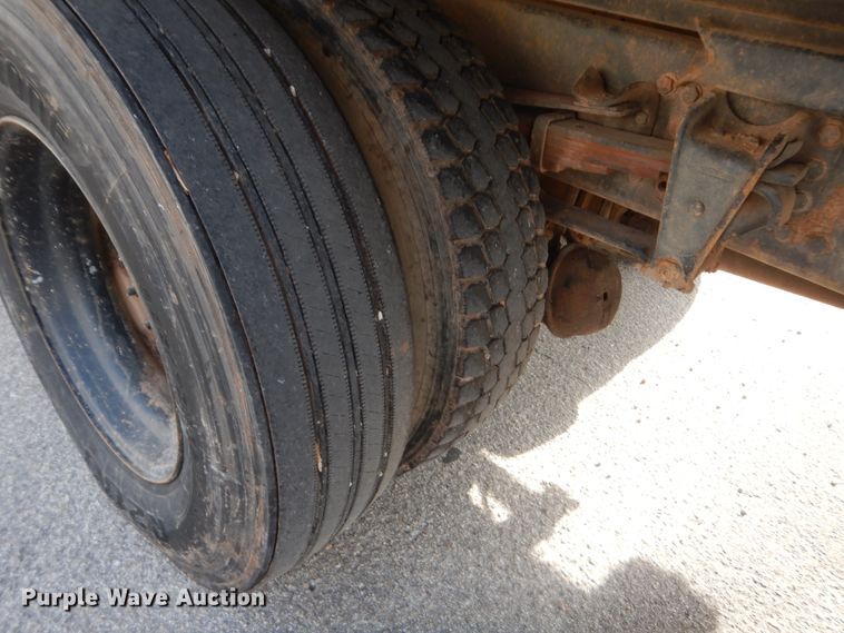 image for item IP9871 1999 Freightliner F70  dump truck