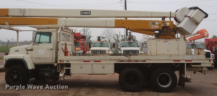 image for item IP9872 1987 Ford L8000  bucket truck