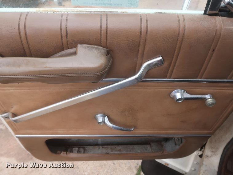 image for item IP9872 1987 Ford L8000  bucket truck