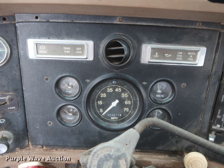 image for item IP9872 1987 Ford L8000  bucket truck