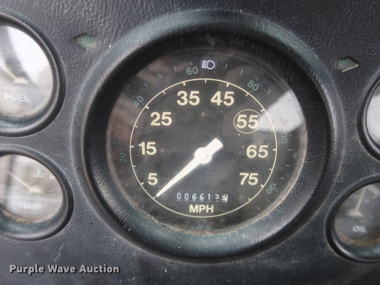 image for item IP9872 1987 Ford L8000  bucket truck