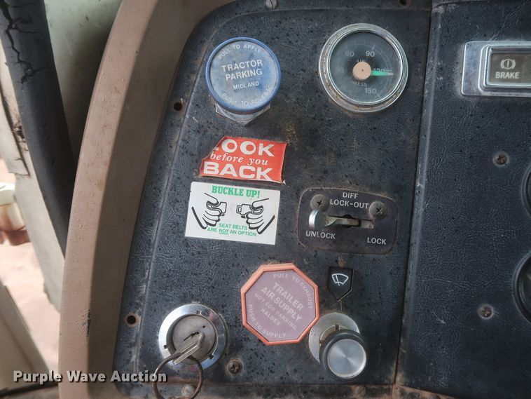 image for item IP9872 1987 Ford L8000  bucket truck