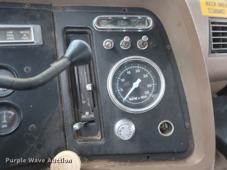 image for item IP9872 1987 Ford L8000  bucket truck