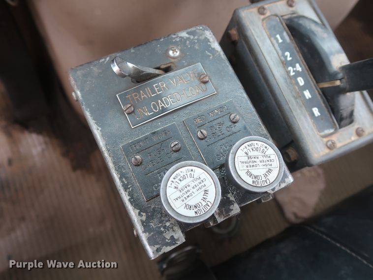 image for item IP9872 1987 Ford L8000  bucket truck