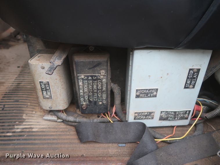 image for item IP9872 1987 Ford L8000  bucket truck