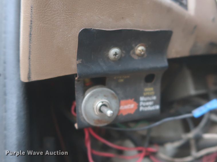 image for item IP9872 1987 Ford L8000  bucket truck