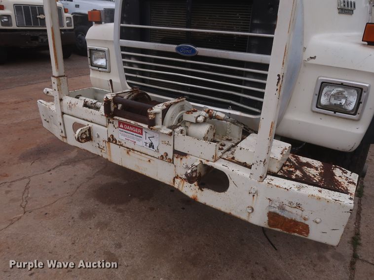 image for item IP9872 1987 Ford L8000  bucket truck