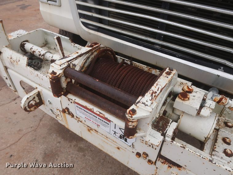 image for item IP9872 1987 Ford L8000  bucket truck