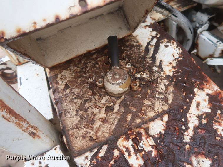 image for item IP9872 1987 Ford L8000  bucket truck