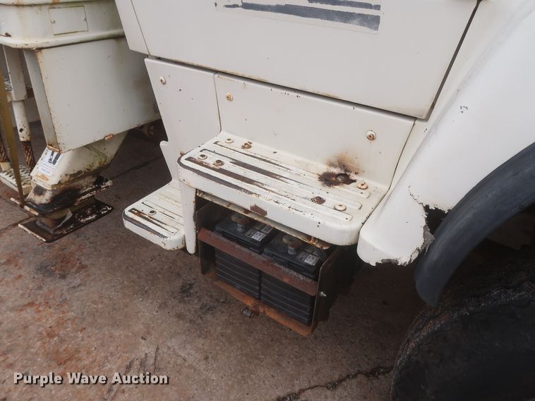 image for item IP9872 1987 Ford L8000  bucket truck