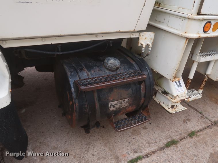 image for item IP9872 1987 Ford L8000  bucket truck