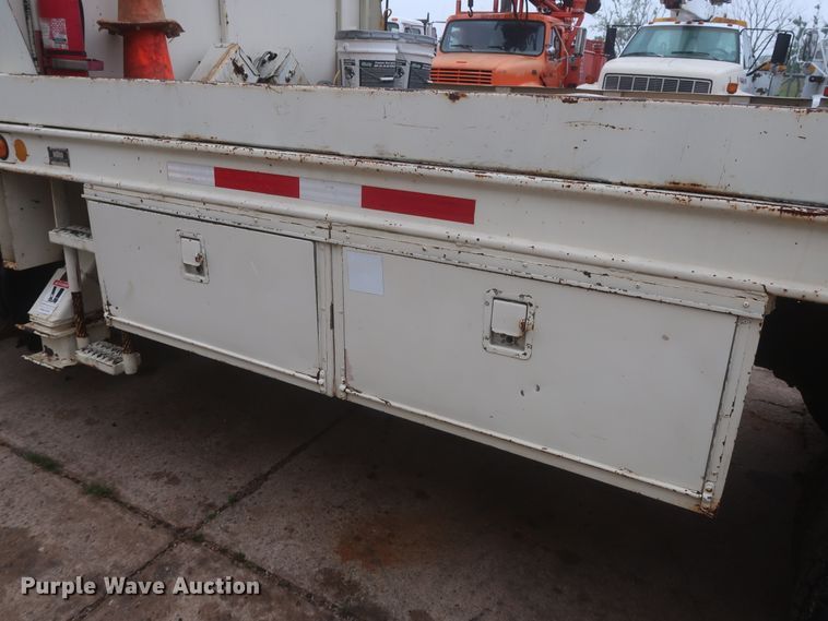 image for item IP9872 1987 Ford L8000  bucket truck