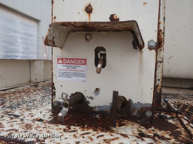 image for item IP9872 1987 Ford L8000  bucket truck