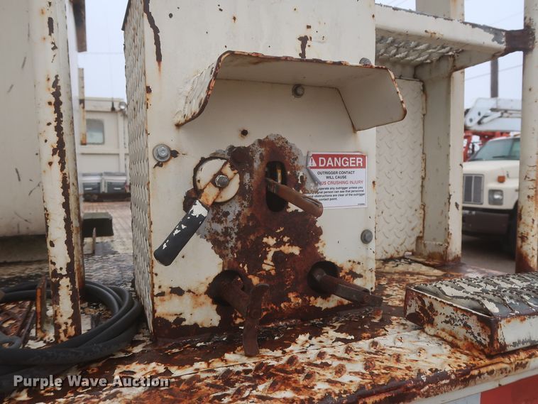 image for item IP9872 1987 Ford L8000  bucket truck