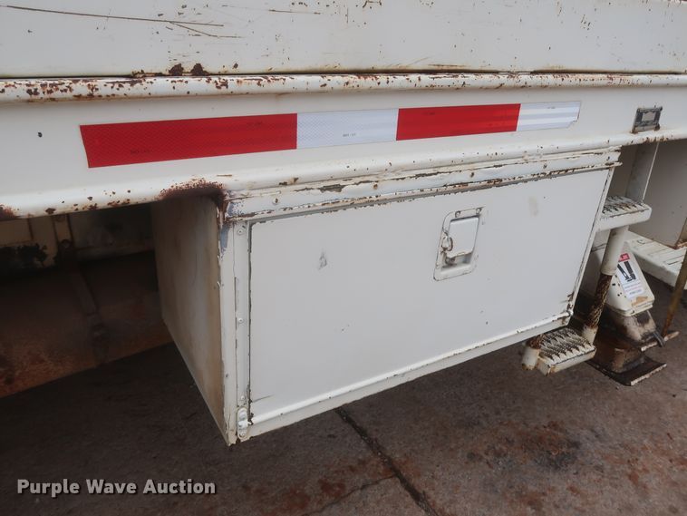 image for item IP9872 1987 Ford L8000  bucket truck