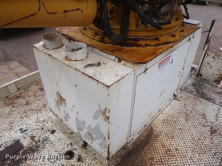 image for item IP9872 1987 Ford L8000  bucket truck