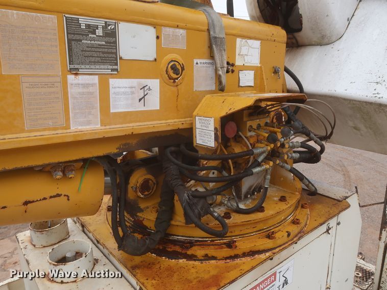 image for item IP9872 1987 Ford L8000  bucket truck