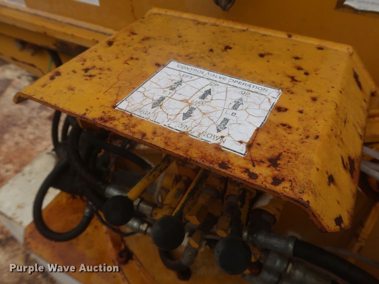 image for item IP9872 1987 Ford L8000  bucket truck