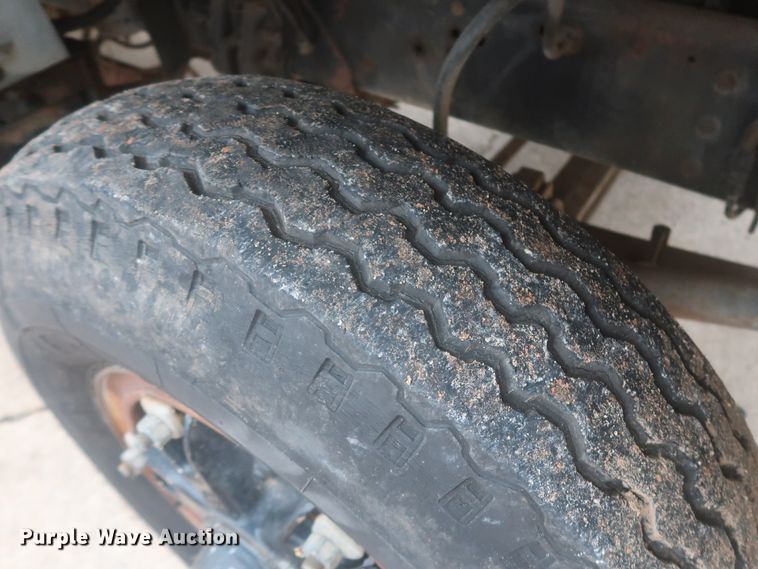 image for item IP9872 1987 Ford L8000  bucket truck