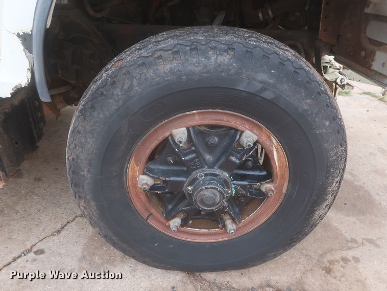 image for item IP9872 1987 Ford L8000  bucket truck