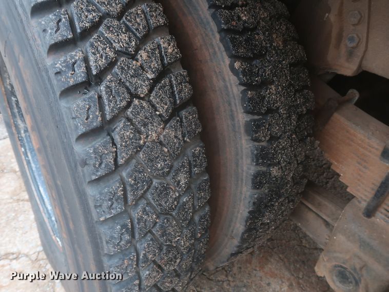 image for item IP9872 1987 Ford L8000  bucket truck