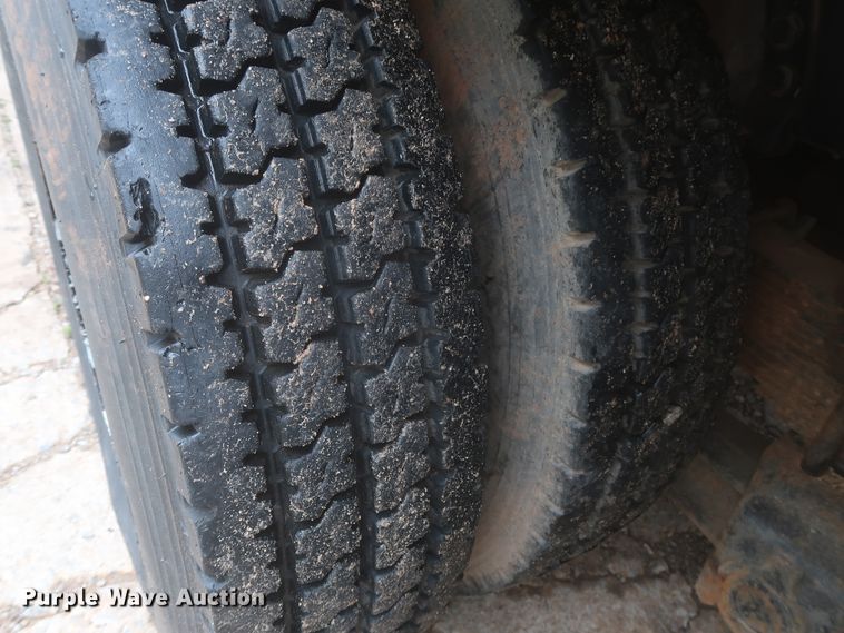 image for item IP9872 1987 Ford L8000  bucket truck