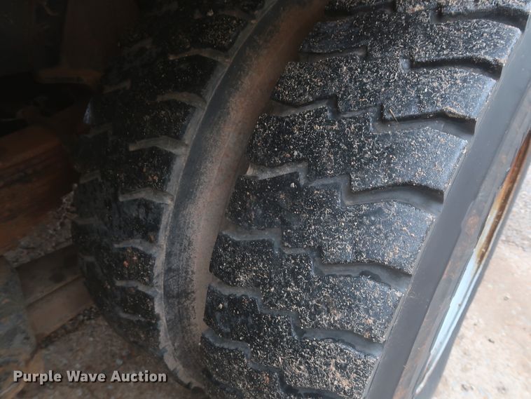 image for item IP9872 1987 Ford L8000  bucket truck