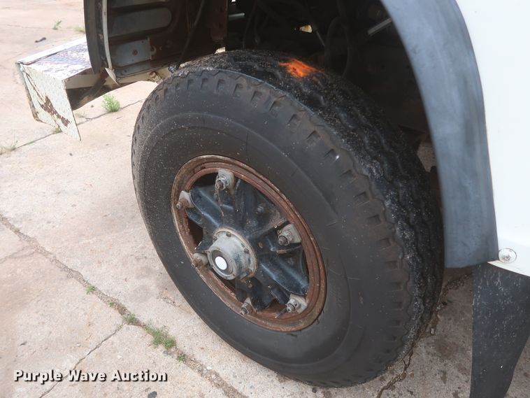 image for item IP9872 1987 Ford L8000  bucket truck