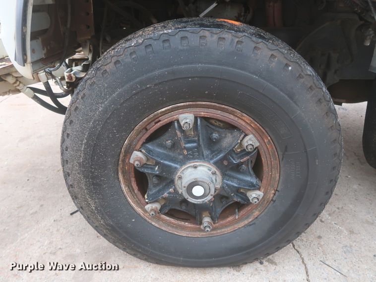 image for item IP9872 1987 Ford L8000  bucket truck