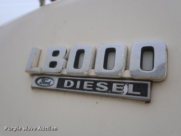 image for item IP9872 1987 Ford L8000  bucket truck