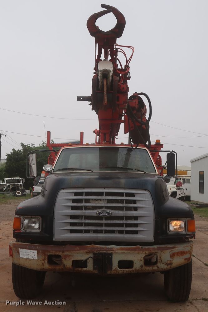 image for item IP9873 1998 Ford F800  digger derrick truck