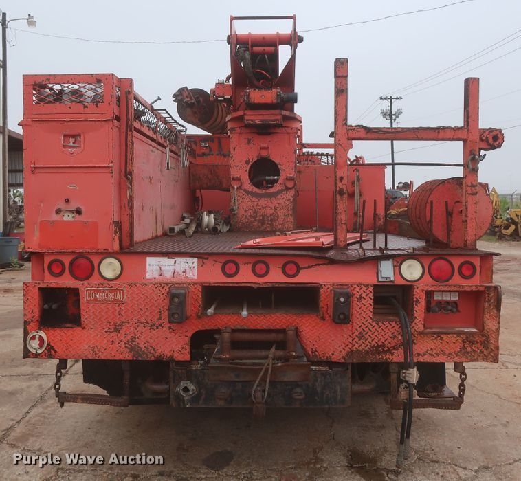 image for item IP9873 1998 Ford F800  digger derrick truck