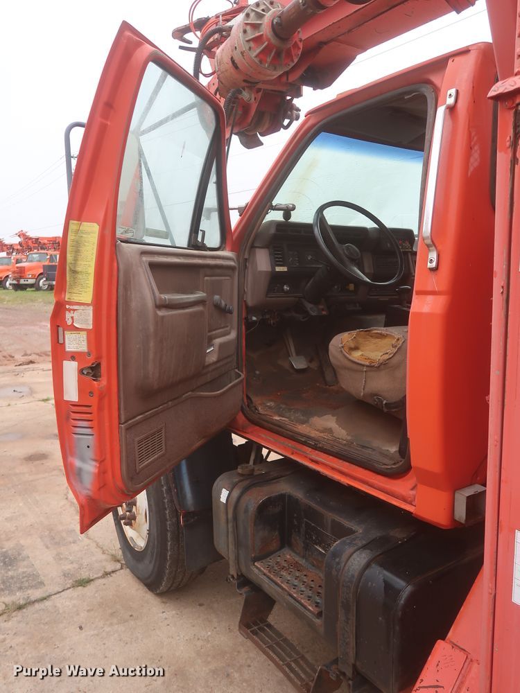 image for item IP9873 1998 Ford F800  digger derrick truck