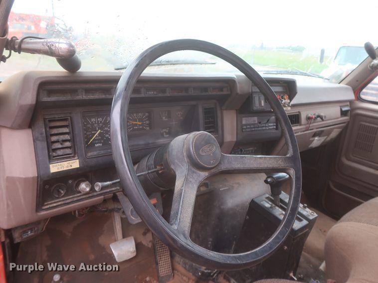 image for item IP9873 1998 Ford F800  digger derrick truck