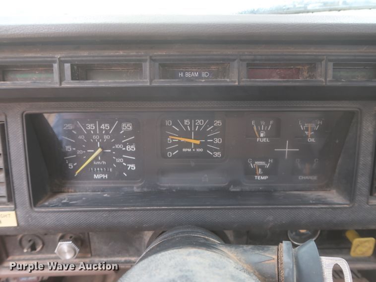 image for item IP9873 1998 Ford F800  digger derrick truck