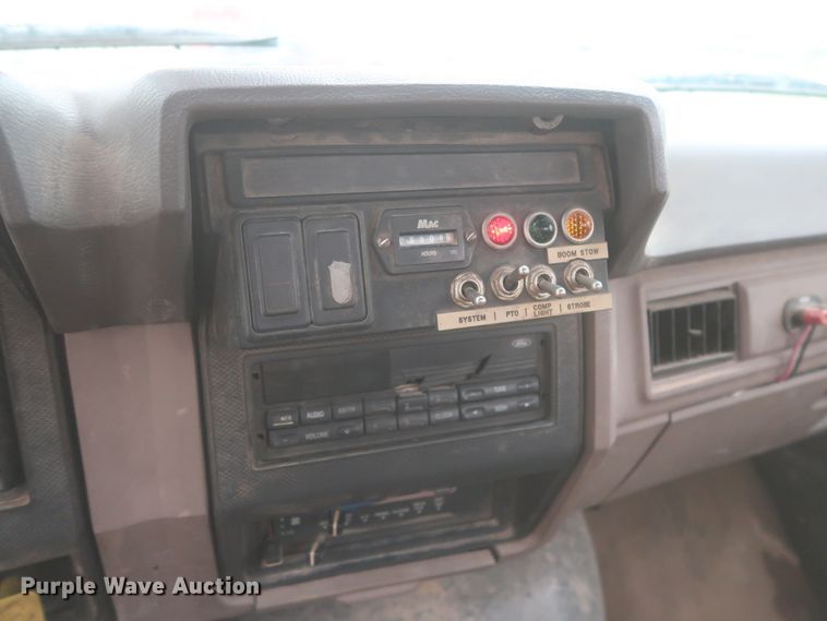 image for item IP9873 1998 Ford F800  digger derrick truck