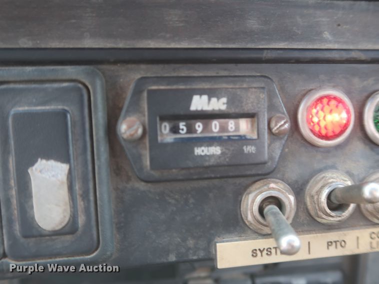 image for item IP9873 1998 Ford F800  digger derrick truck