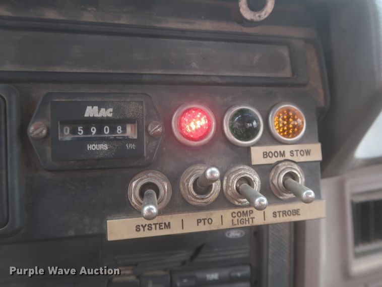 image for item IP9873 1998 Ford F800  digger derrick truck