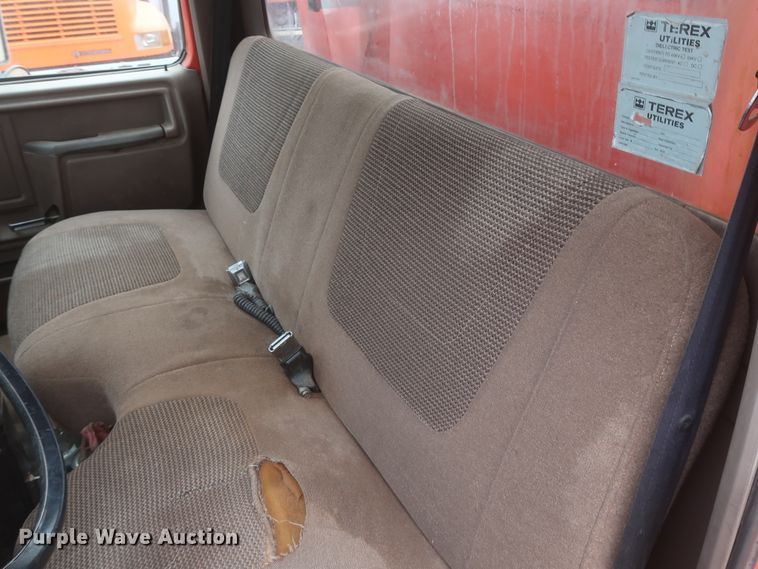 image for item IP9873 1998 Ford F800  digger derrick truck