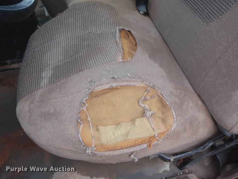 image for item IP9873 1998 Ford F800  digger derrick truck