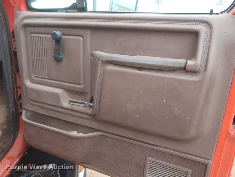 image for item IP9873 1998 Ford F800  digger derrick truck